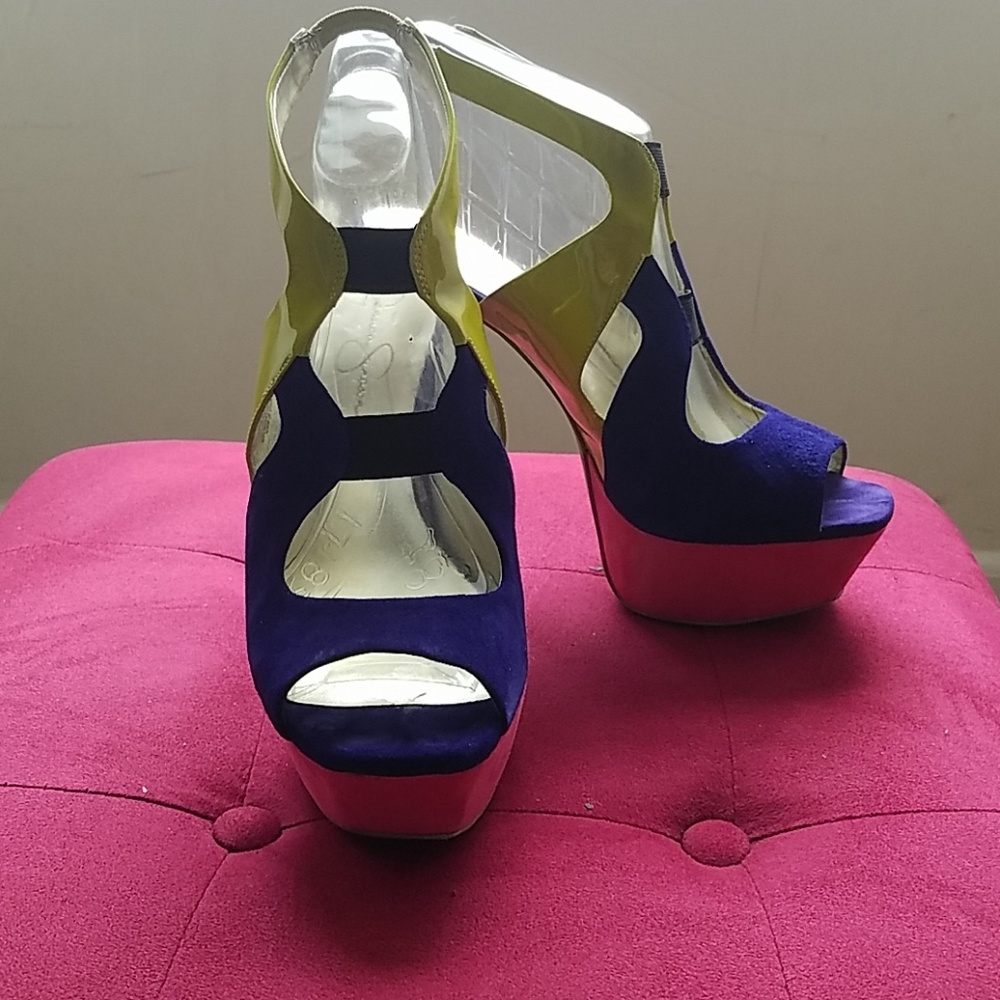 Slingback platform pump